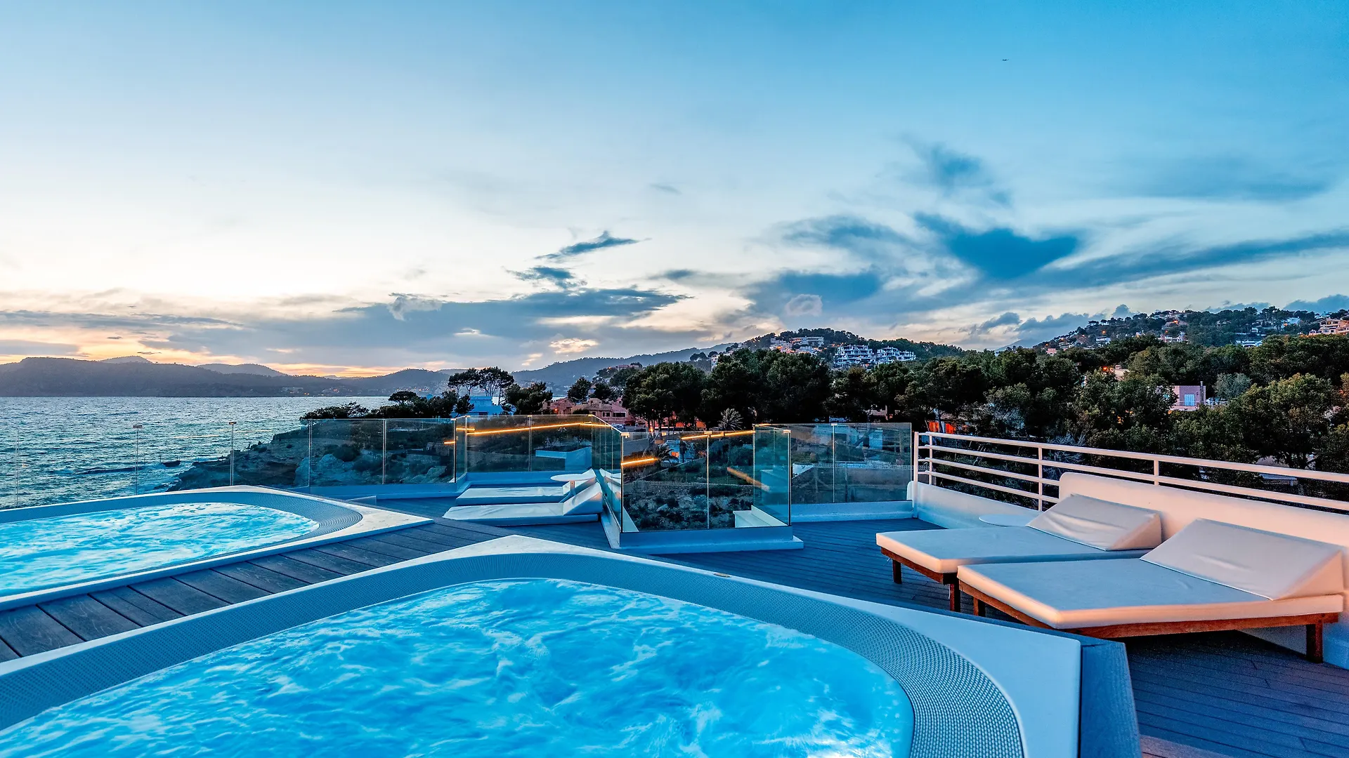 Fergus Style Cala Blanca Suites Santa Ponsa 4*,