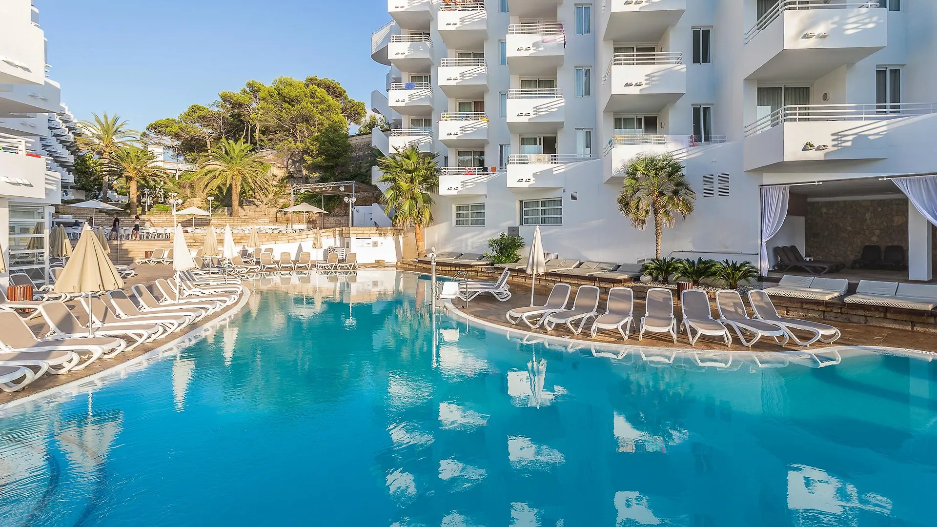 Отель Fergus Style Cala Blanca Suites Санта-Понса