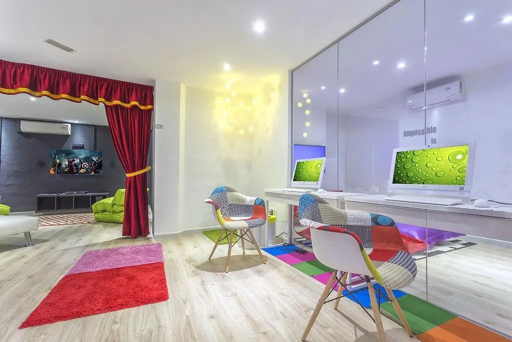 Fergus Style Cala Blanca Suites Санта-Понса