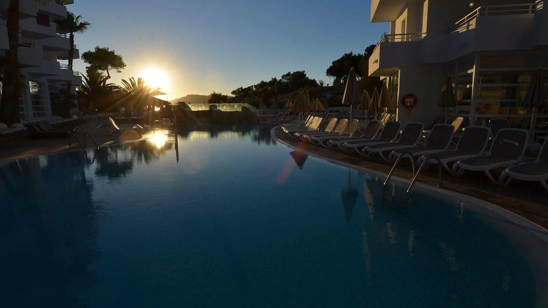 **** Отель Fergus Style Cala Blanca Suites Санта-Понса Испания