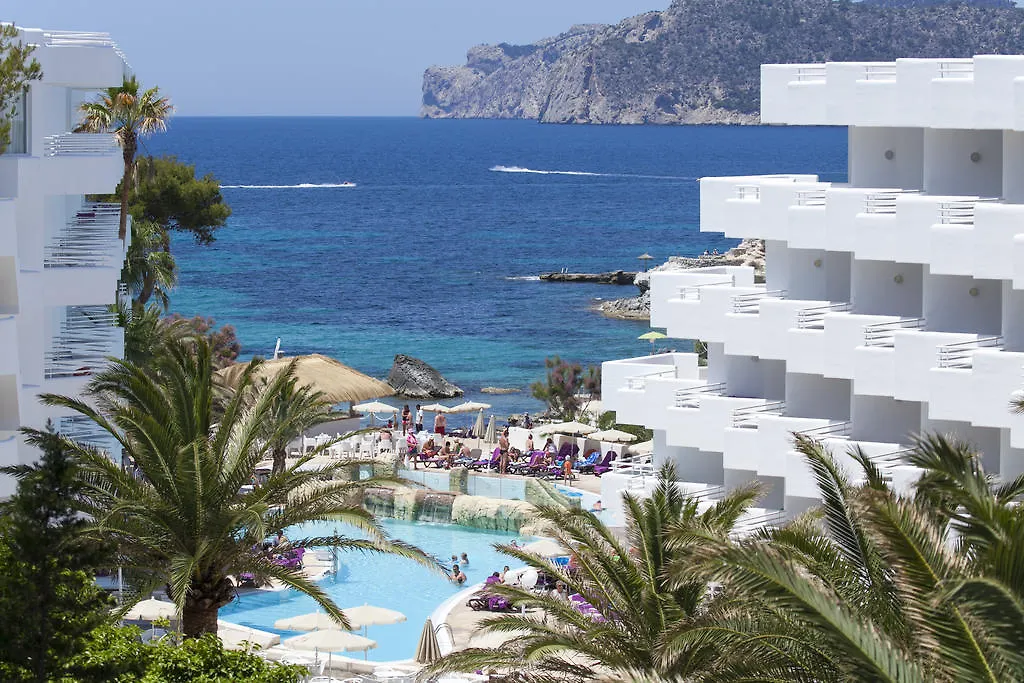 Fergus Style Cala Blanca Suites Санта-Понса