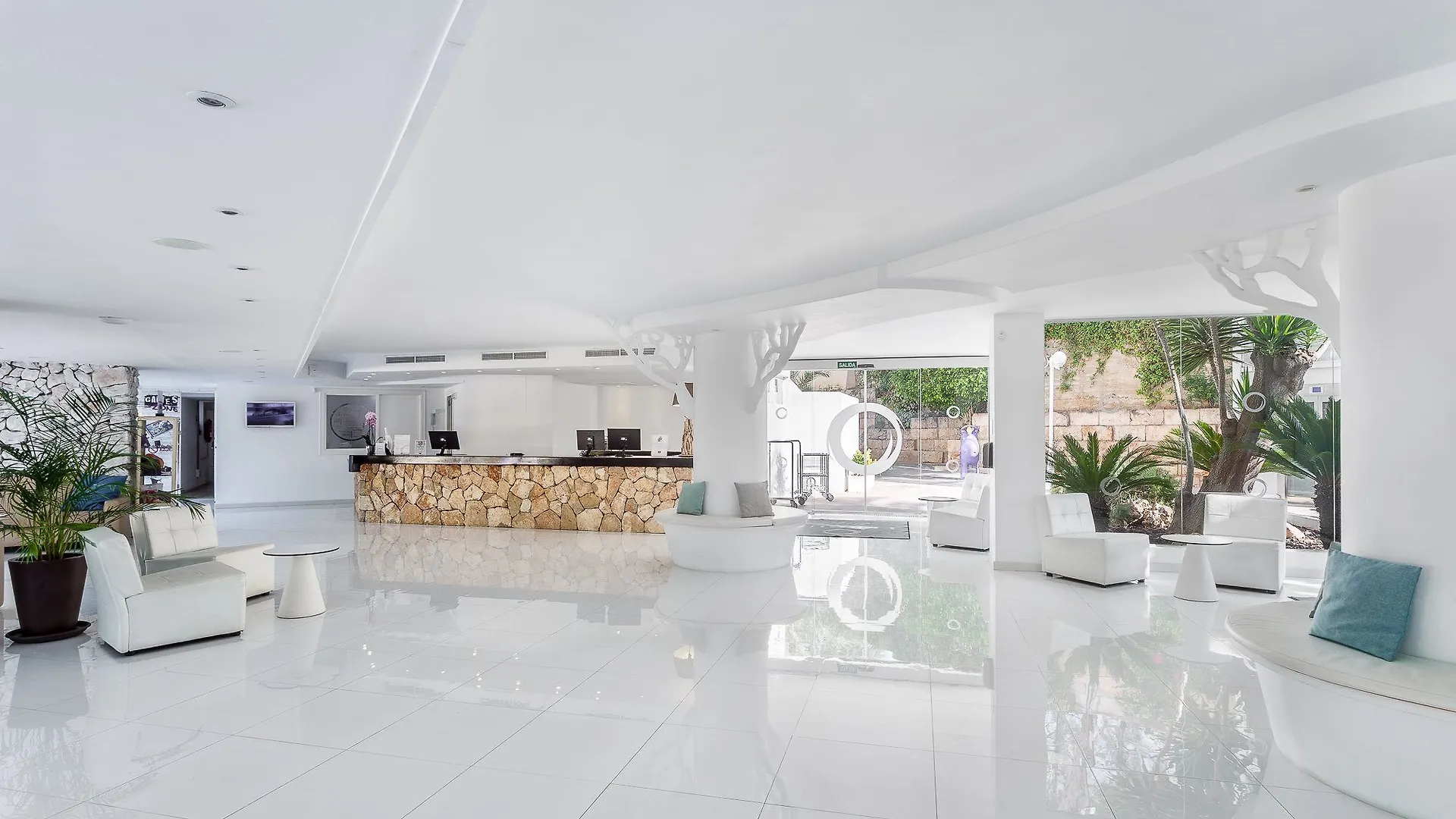 Fergus Style Cala Blanca Suites Санта-Понса 4*,